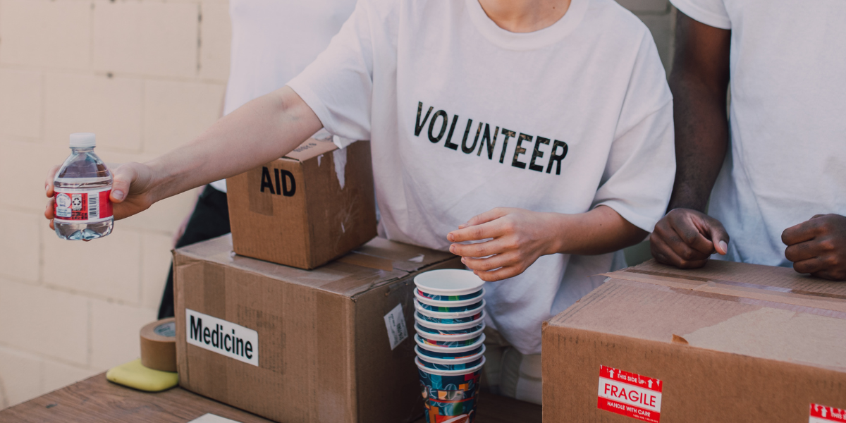 Volunteers working together on a community project, highlighting the benefits of volunteering while unemployed.
