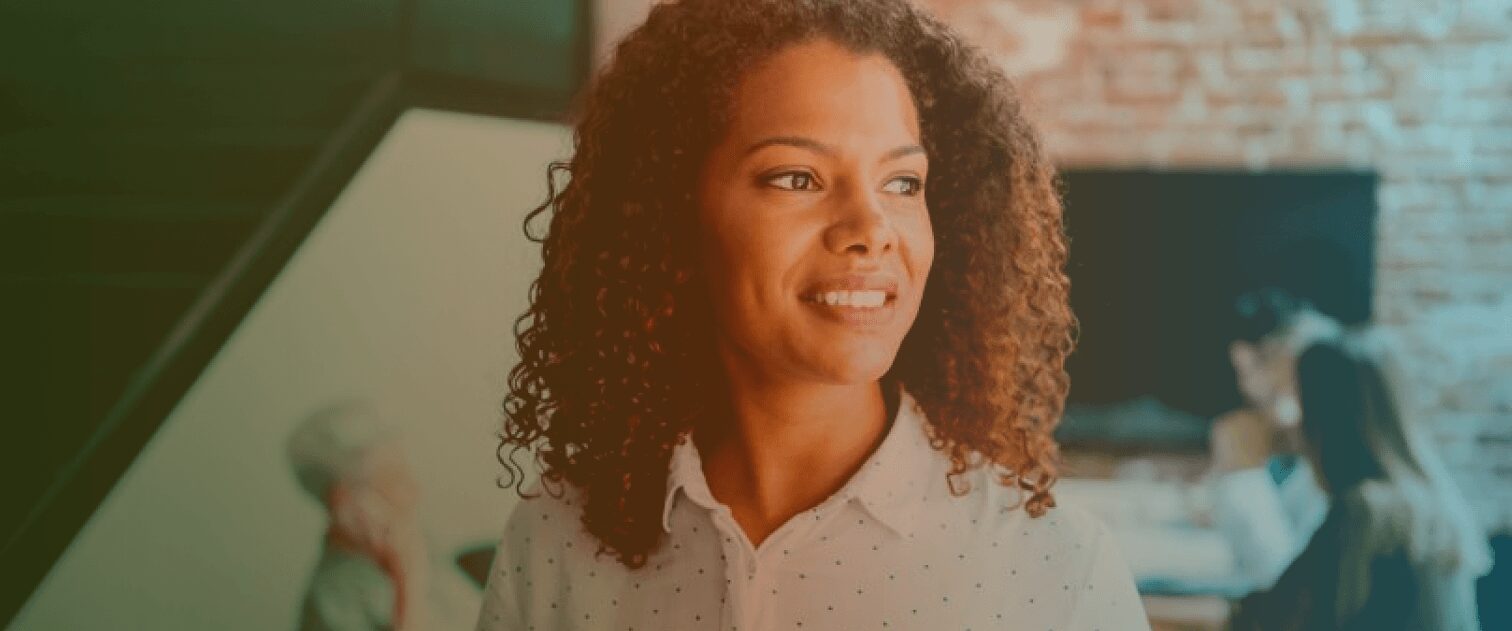 smiling-woman-in-a-modern-office-environment